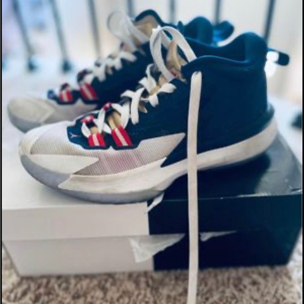Nike Zion Jordan's youth 5.5.